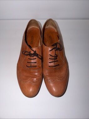 Women’s Leather Wingtip Oxford — Tan